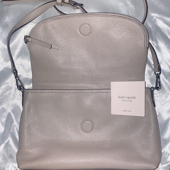 Kate spade New York pre-loved crossbody purse. 100%cow leather. No call outs - Picture 4 of 6